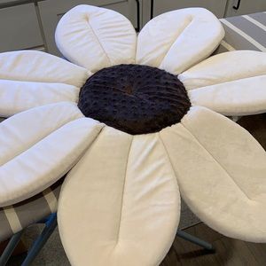 Blooming Bath Pillow 🌼